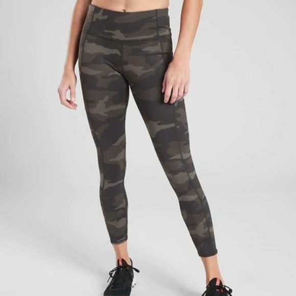 Athleta Pants - NWT Athleta Green Camo Contender 7/8 Leggings